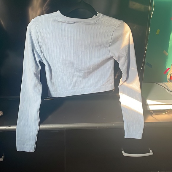 Light blue cropped long sleeve size medium - Picture 2 of 3